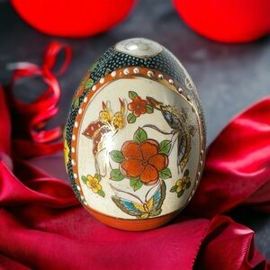 HAND PAINTED Porcelain
EGG 3 1/2" yellow birds and flowers gold gilt